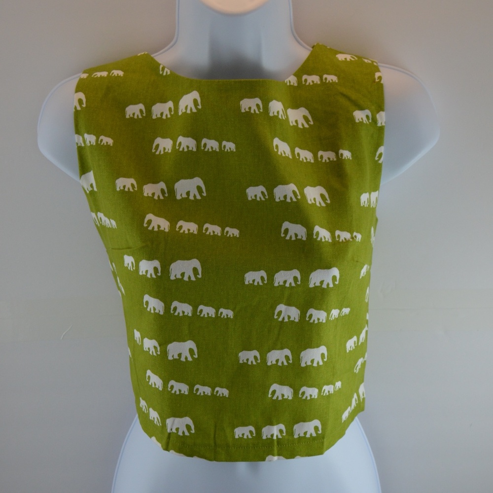 🔴 Ducks in a Row Green Elephant Crop Top